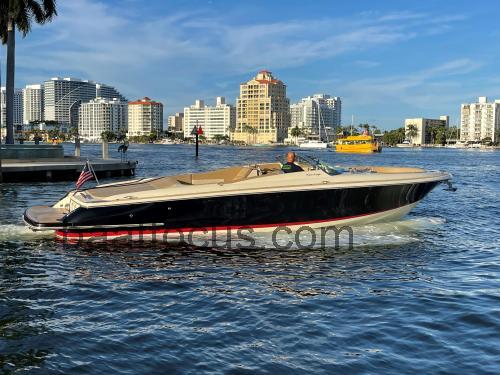 Chris Craft Launch 32 Spesifikasjoner og anmeldelser